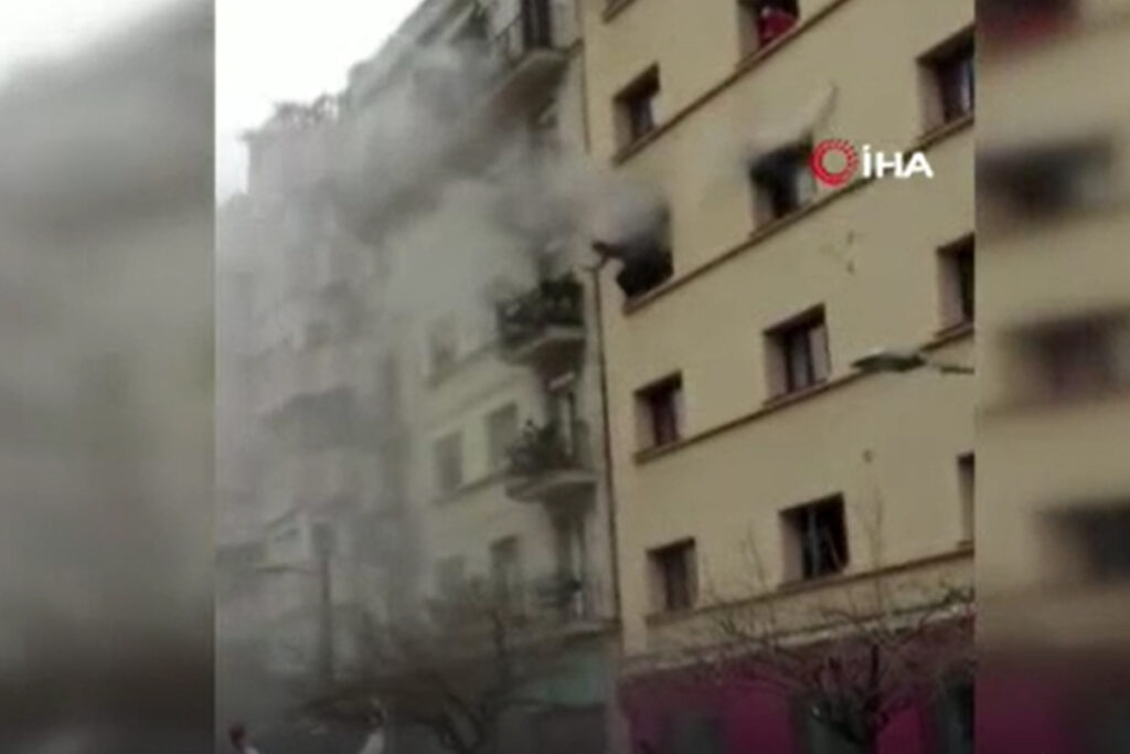 Otel yangınından camdan atlayarak kurtuldular: 9 yaralı