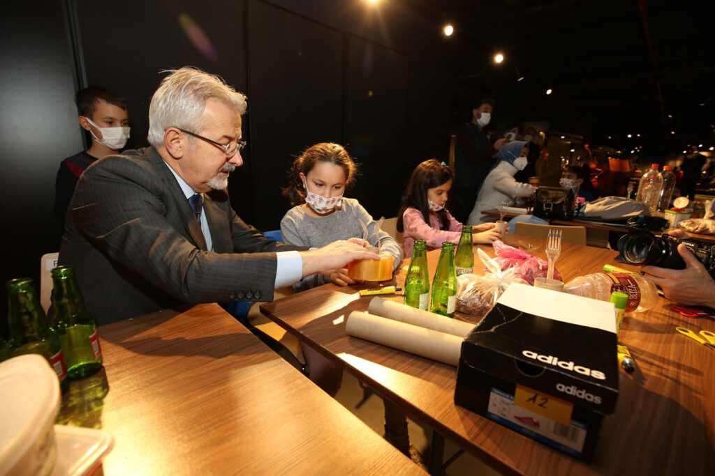 Başkan Erdem atölyede çocuklarla buluştu