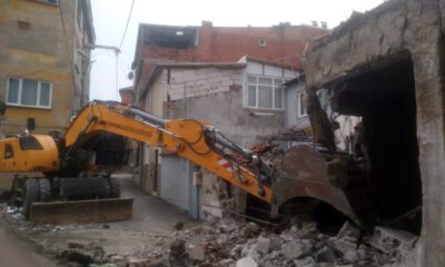 Osmangazi’de bir metruk bina daha yıkıldı