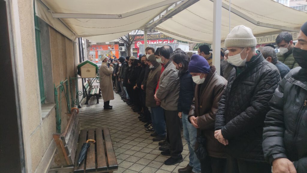 Oğlu tarafından öldürülen adam son yolculuğuna uğurlandı