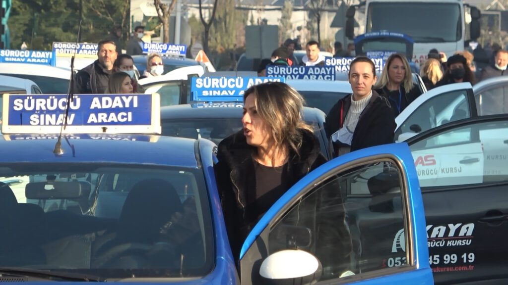 Bursa’da kaza kurbanı sürücü eğitmenini protestoyla andılar