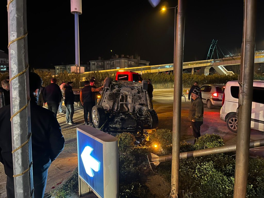 Bursa’da araba yarışının sonu kaza ile bitti