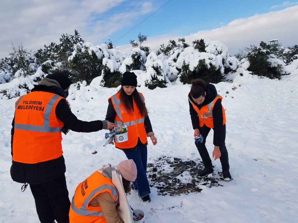 BTÜ öğrencileri sokak hayvanlarını unutmadı