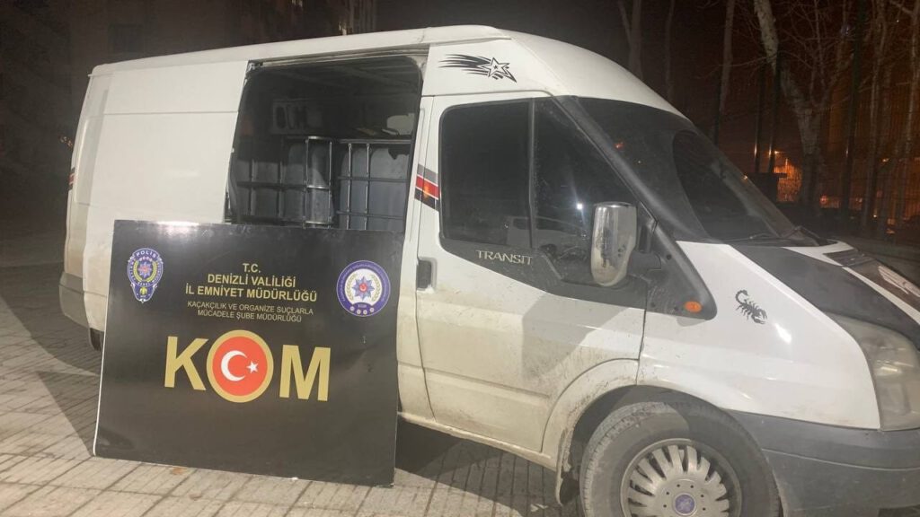 Aracıyla 3 bin litre kaçak akaryakıt taşıyan şüpheli yakalandı