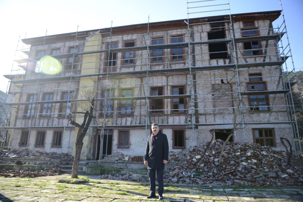 Yıldırım tarihi ayağa kaldırıyor