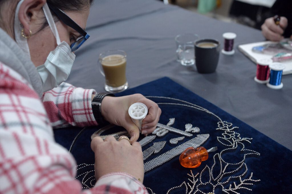 Çivi ve tellerden sanat ortaya çıkıyor