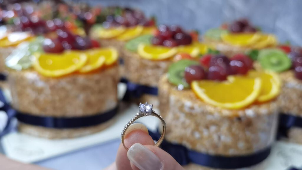 Bursalılar dikkat! Pastanızdan pırlanta çıkabilir