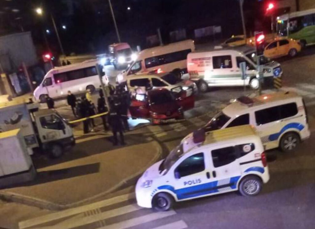 Kırmızı ışıkta pusu kurdular! İki kadın öldürüldü