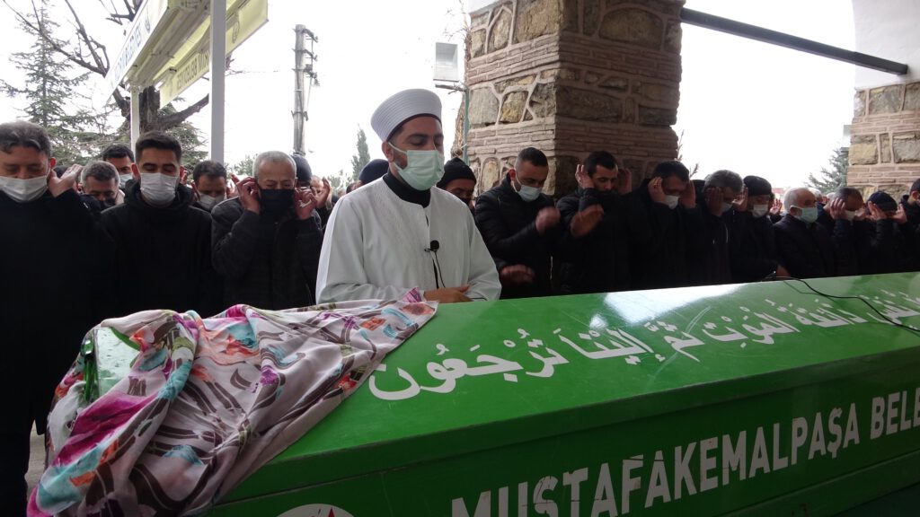 Eski eşi tarafından vurularak öldürülen Yasemin öğretmen gözyaşlarıyla uğurlandı