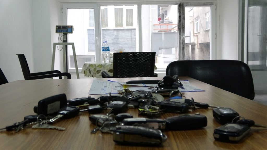 Otomobil çalarak İstanbul’a giden çocuklar, bu sefer lüks cip çaldı