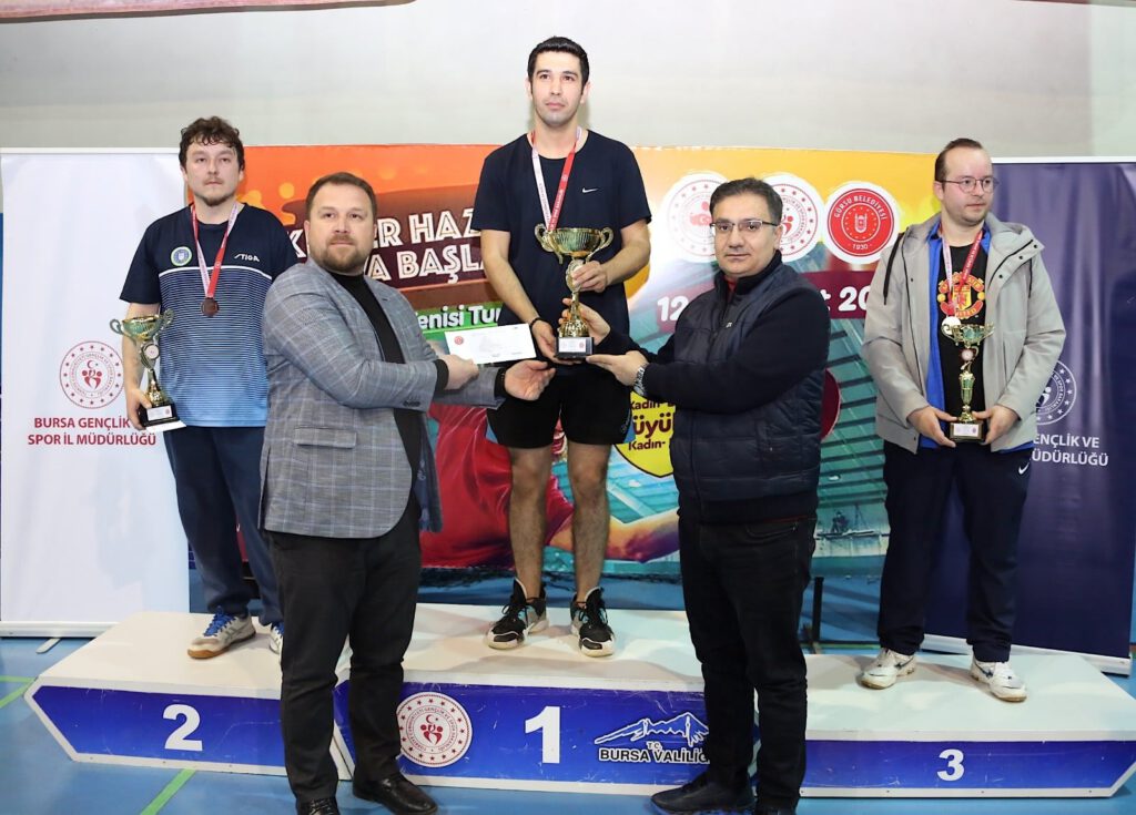 Gürsu’da bireysel masa tenisi turnuvası nefes kesti