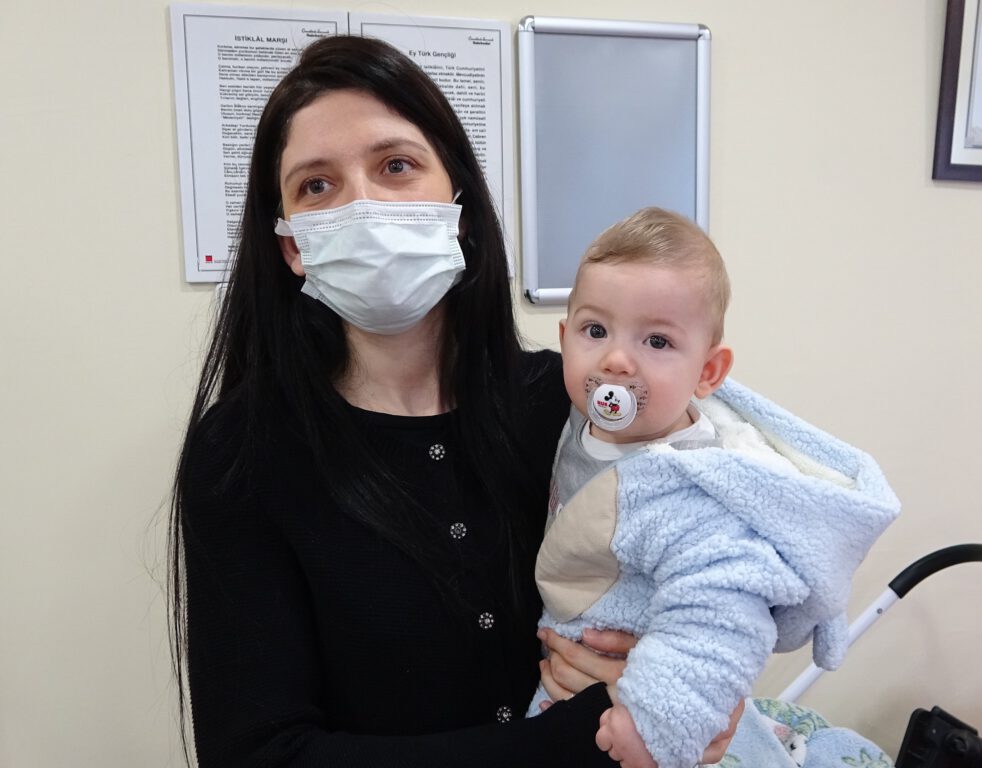 Oğlu da kendisi gibi kalp hastası olan anne duygusal anlar yaşadı