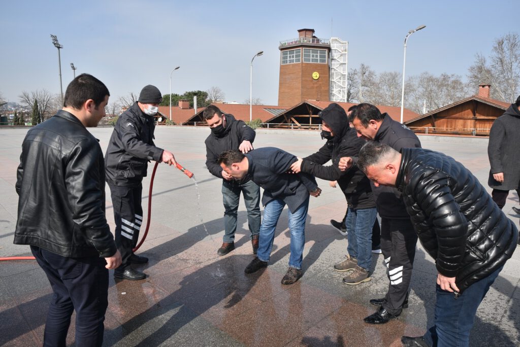 Güvenlikçilere ‘göz yaşartan’ eğitim