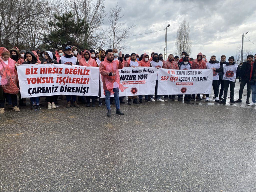 İşlerine son verilen Migros çalışanlarından Beykoz’da eylem