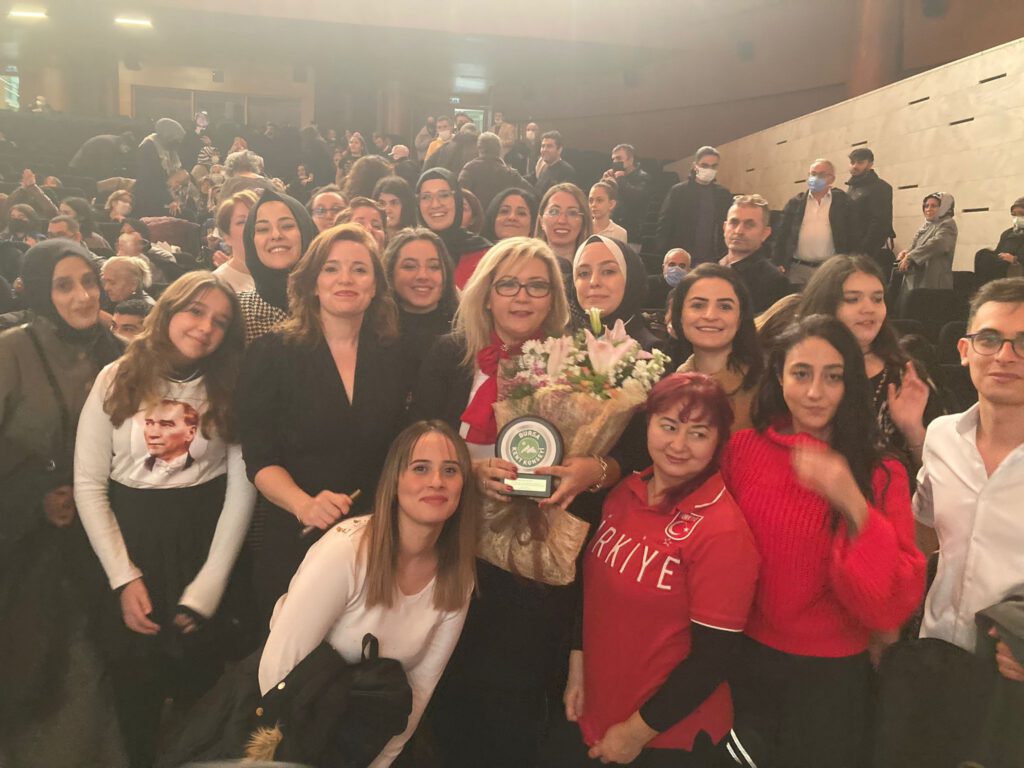 Herkes onları anlasın diye işaret dili eğitimi veriyor