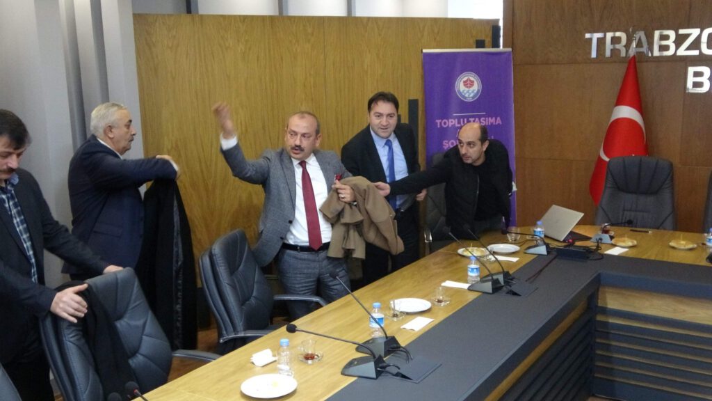 Öfke kontrolü eğitiminde kavga çıktı