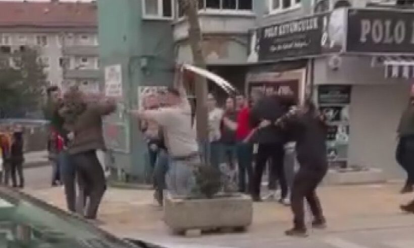 Görenler şok oldu! Kavgaya zülfikar kılıcıyla koştu