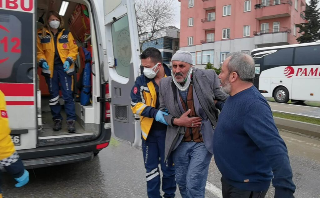 Bursa’da kamyonet ile otomobil çarpıştı