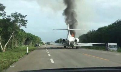 Meksika’da arızalanan uçak otoyola acil iniş yaptı!