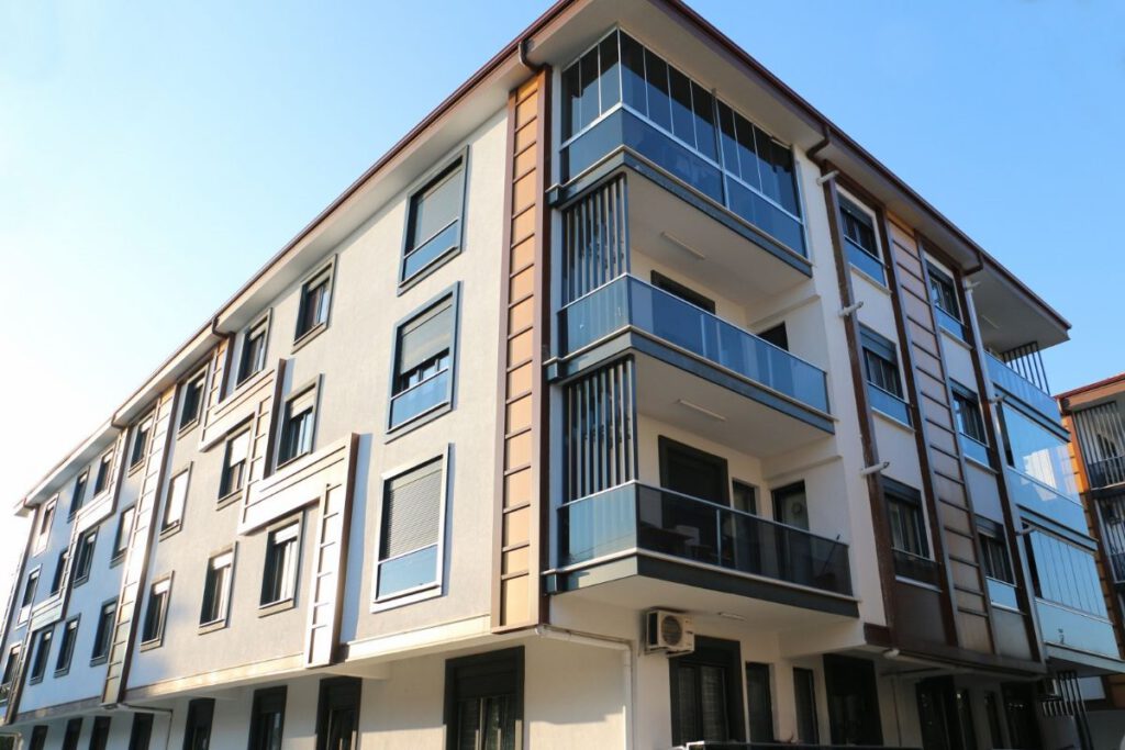 Bursa Yıldırım’da 151 m² arsa üzerindeki dört katlı bina satılıktır