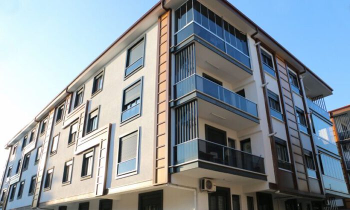 Bursa Yıldırım’da 151 m² arsa üzerindeki dört katlı bina satılıktır