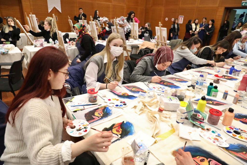 Bursalı kadınlar, günlerini üreterek kutladı