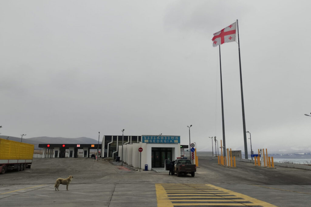 Gürcistan, sınır kapılarının yolcu trafiğine açılmasına izin verdi