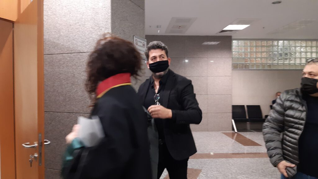 Ünlü oyuncu Emre Kınay hakim karşısında
