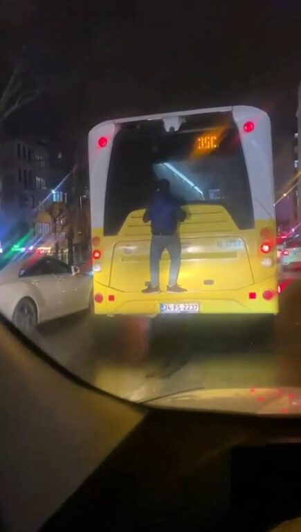 İETT otobüsünde tehlikeli yolculuk