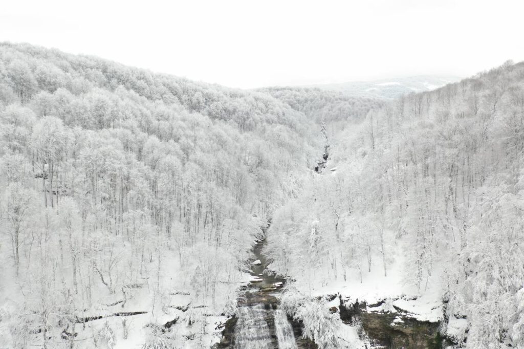 Suuçtu Şelalesi görenleri büyülüyor