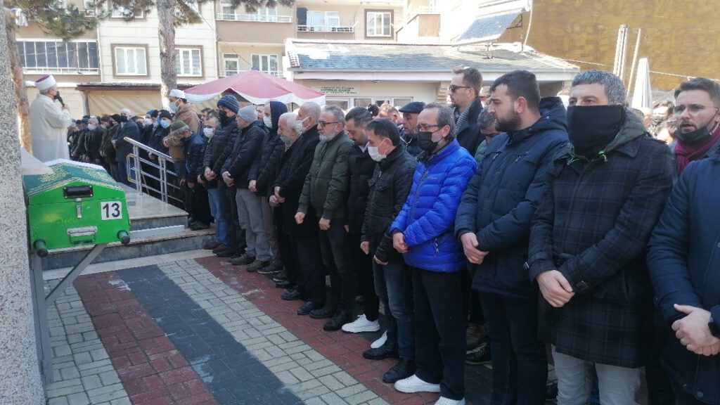 Genç adam son yolculuğuna uğurlandı