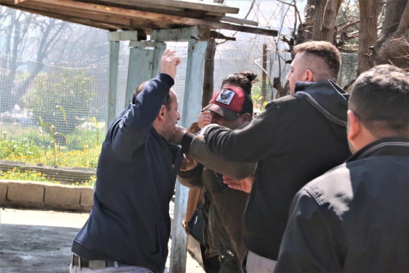 Evi yandığı için kiracısına saldırdı