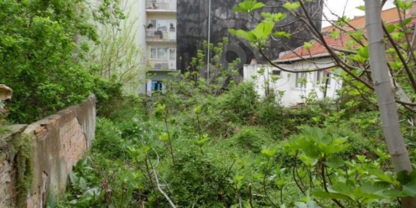 Bursa Yıldırım’da 2.294 m² arsa üzerindeki iki ve tek katlı binaların 1/3 hissesi satılıktır