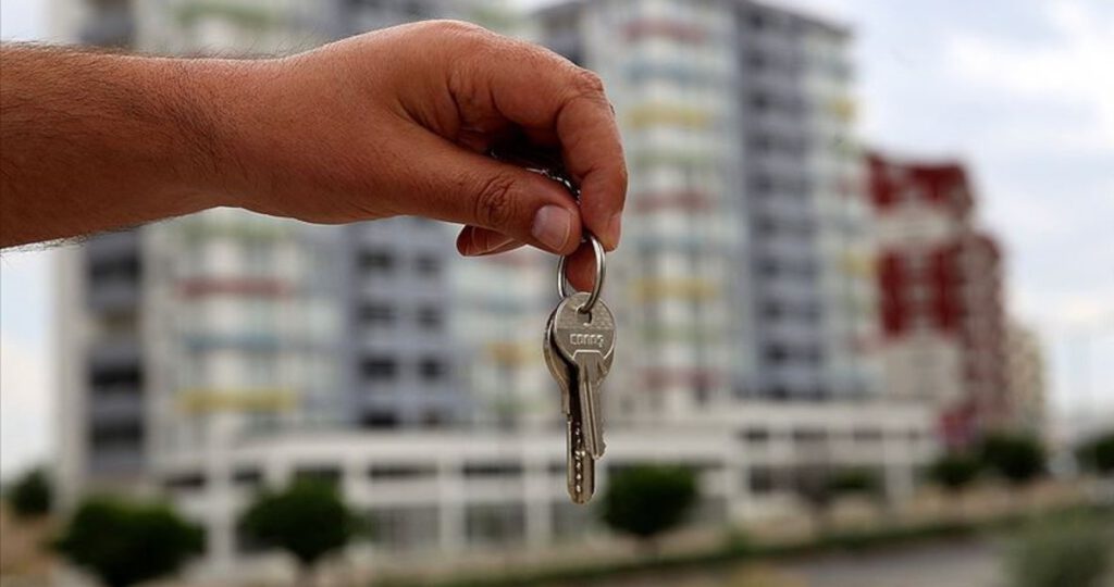 Bursa Yıldırım’da 201 m² arsa üzerindeki üç katlı binanın 1/2 hissesi satılıktır