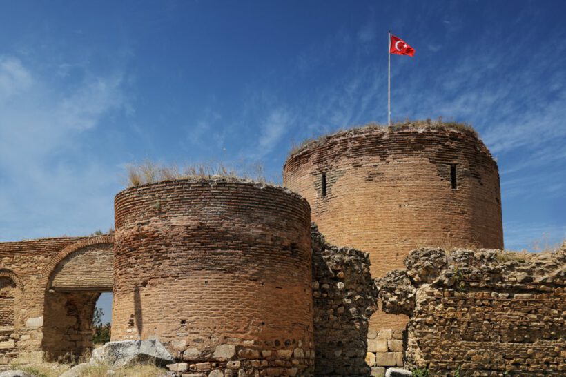 Tarihi İznik Surları ve Yenişehir Kapı Restorasyonu uygulama işi ihale edilecektir