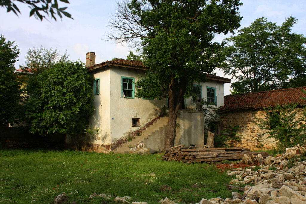 Kayseri Pınarbaşı Gazi Mahallesi’nde kargir ev ve tarlası satılıktır