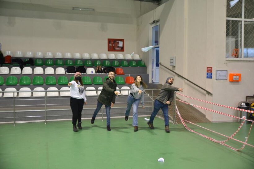 Kağıt uçaklar yarıştı