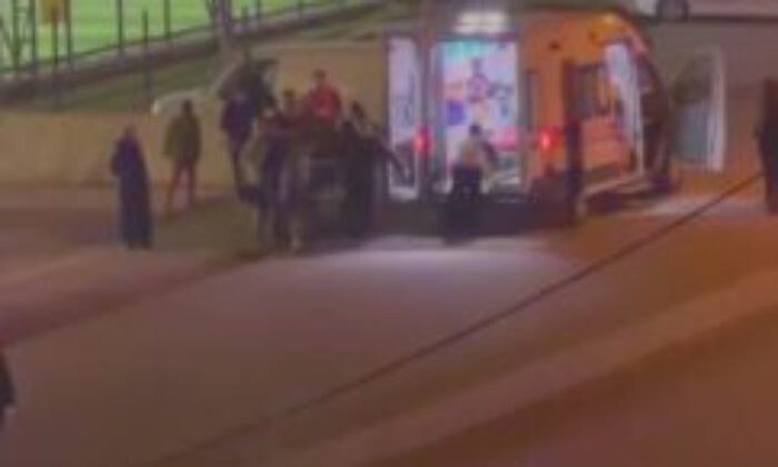 Bursa’da halı sahada maç oynayan bir kişi aniden fenalaştı
