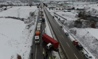 Bursa’da TIR kaza yaptı kilometrelerce kuyruk oluştu