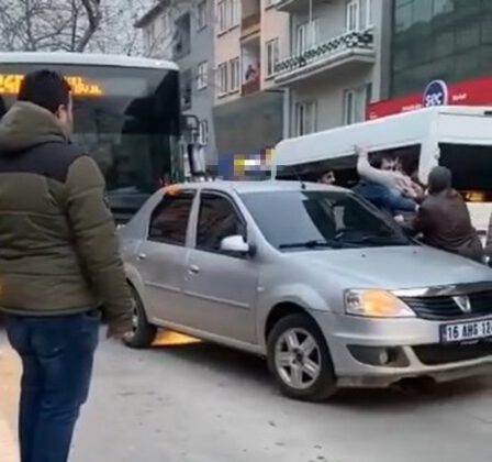 Bursa’da şoförler yol verme yüzünden birbirine girdi