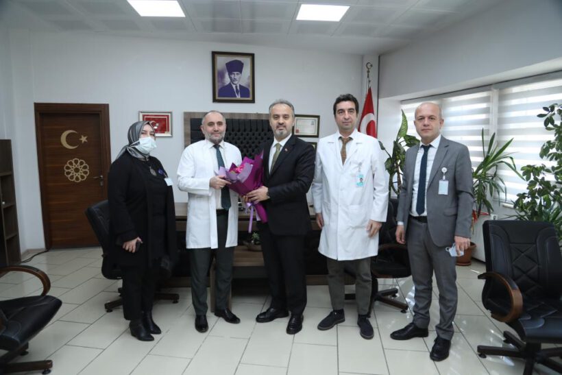 Başkan Aktaş’tan doktorlara bayram ziyareti