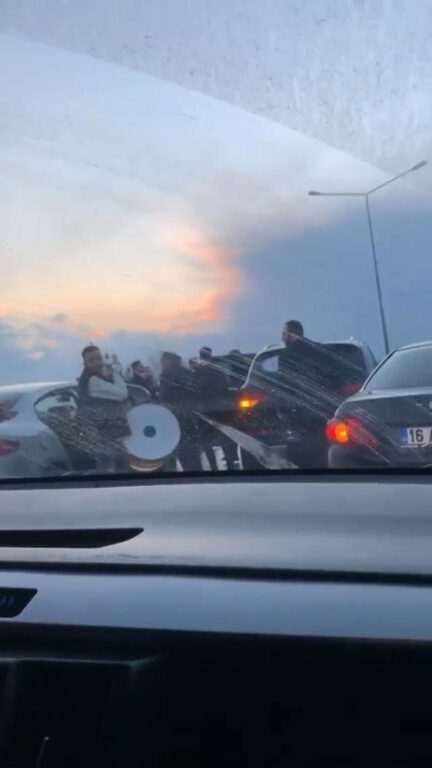 Bursa’da trafiği engelleyen düğün konvoyuna ceza