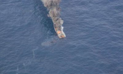 Japonya’da yanan tekneden zor kurtuldular