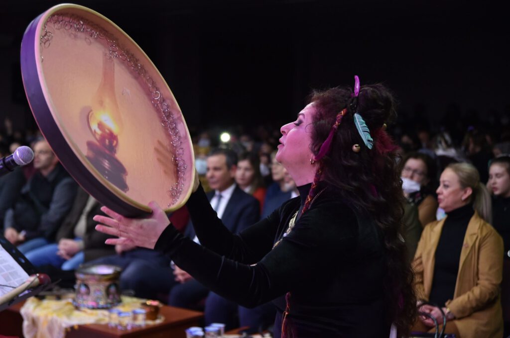 Orhangazi’de anneler sahnede