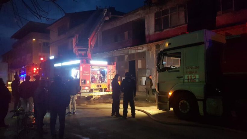 Bursa’da mobilya imalathanesinde korkutan yangın