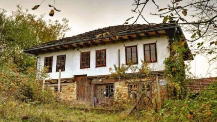 Bursa İznik’te 183 m² arsa üzerindeki avlulu kerpiç ev satılıktır