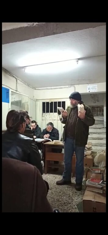 İLK KEZ BİR KİTABEVİNDE KİTAP MEZATI YAPILDI