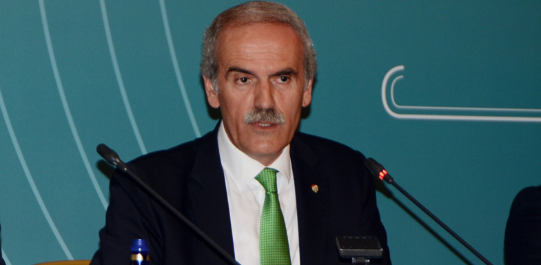 Recep Altepe eski korumasını vurdu