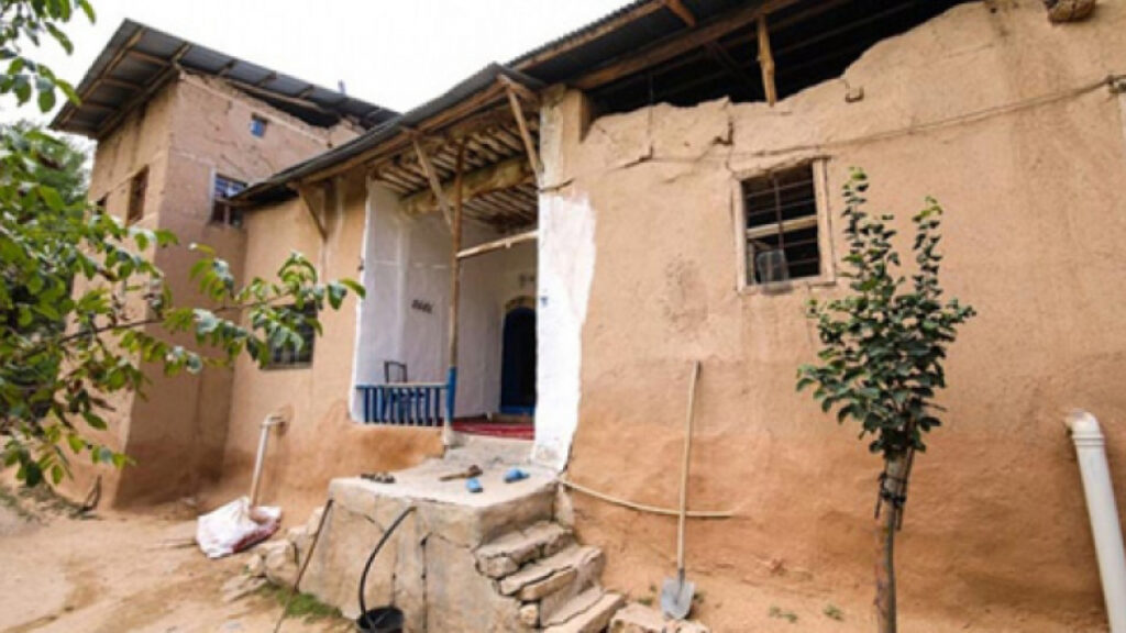 Bursa Yenişehir’de 370 m² arsa üzerindeki avlulu tek katlı köy evi satılıktır