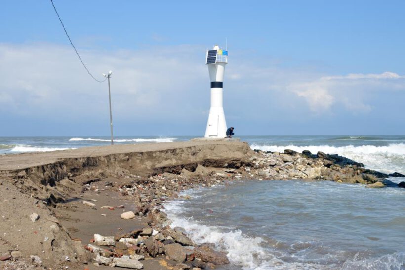 Karadeniz’in parça parça yuttuğu ilçede erozyon giderek artıyor